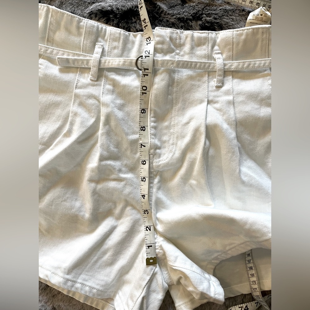 NWT BlankNYC white denim high waisted shorts head in the clouds size 29 belted - Picture 12 of 13